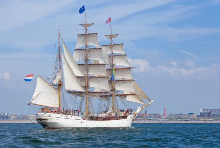 Fonds Vrienden van de EUROPA laat droom Haagse jongeren Lotte en Matthijs uitkomen - Foto Bark EUROPA in Scheveningen - Jenny Audring