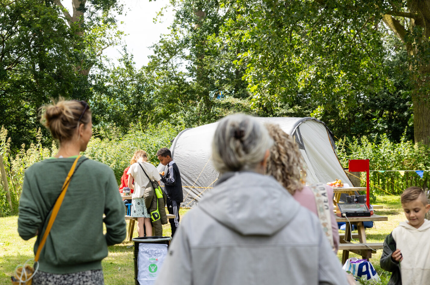Mede camping beheerder en PR voor de Buurtcamping Alkmaar Overdie - photo Maaike Brink Fotografie